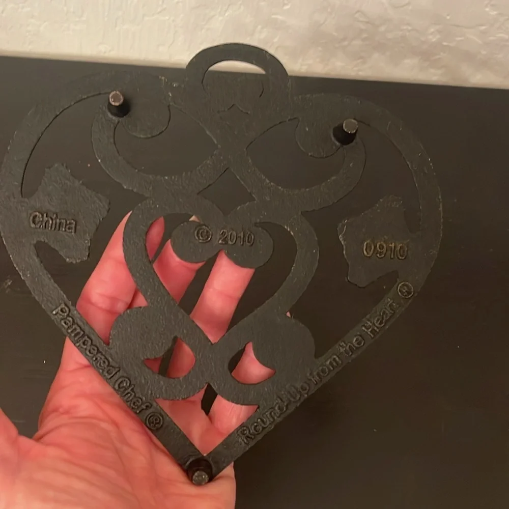 Pampered Chef 2010 cast iron trivet
Round-up from the Heart - Picture 3 of 3